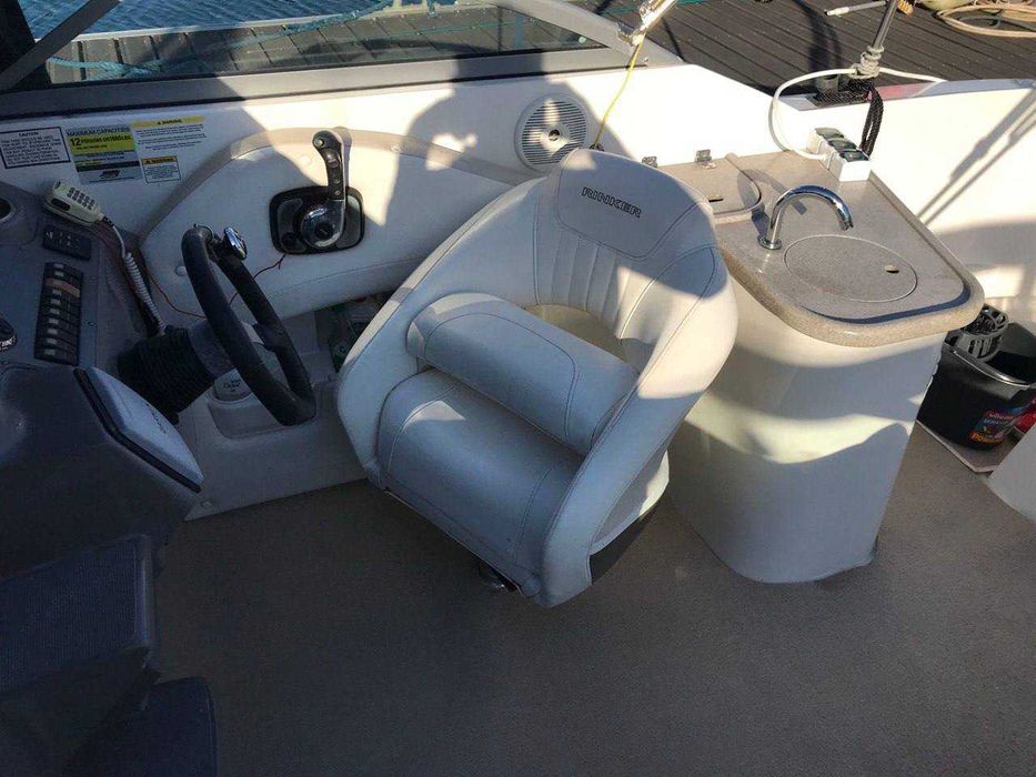 Моторна яхта Rinker 230