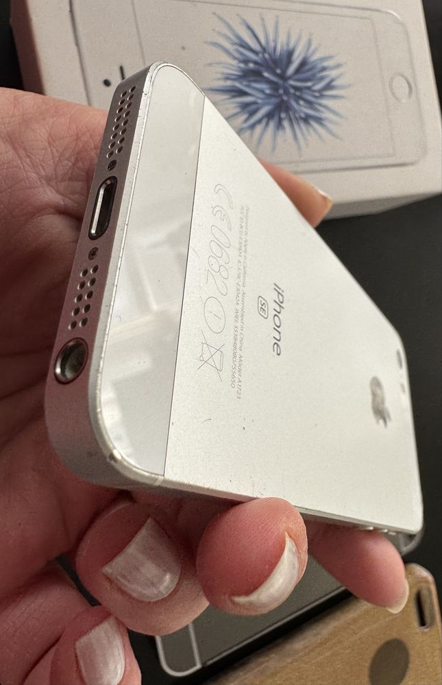 Iphone SE 16GB Silver работещ