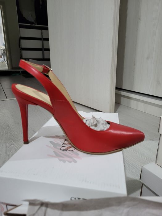 Pantofi stiletto
