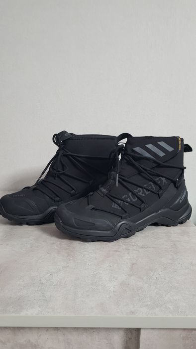 Продам новые зимние ботинки.