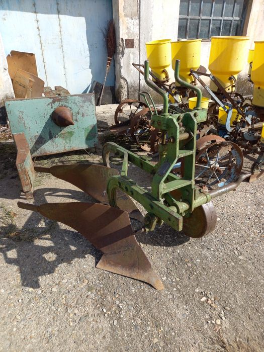 Plug  troliu crapator lemne  discuri agricole dtc utb universal