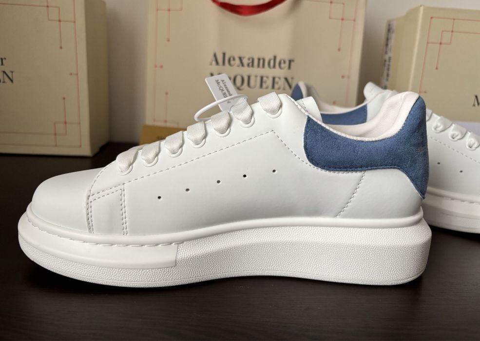 Sneakers Alexander McQueen Blue - Light Blue