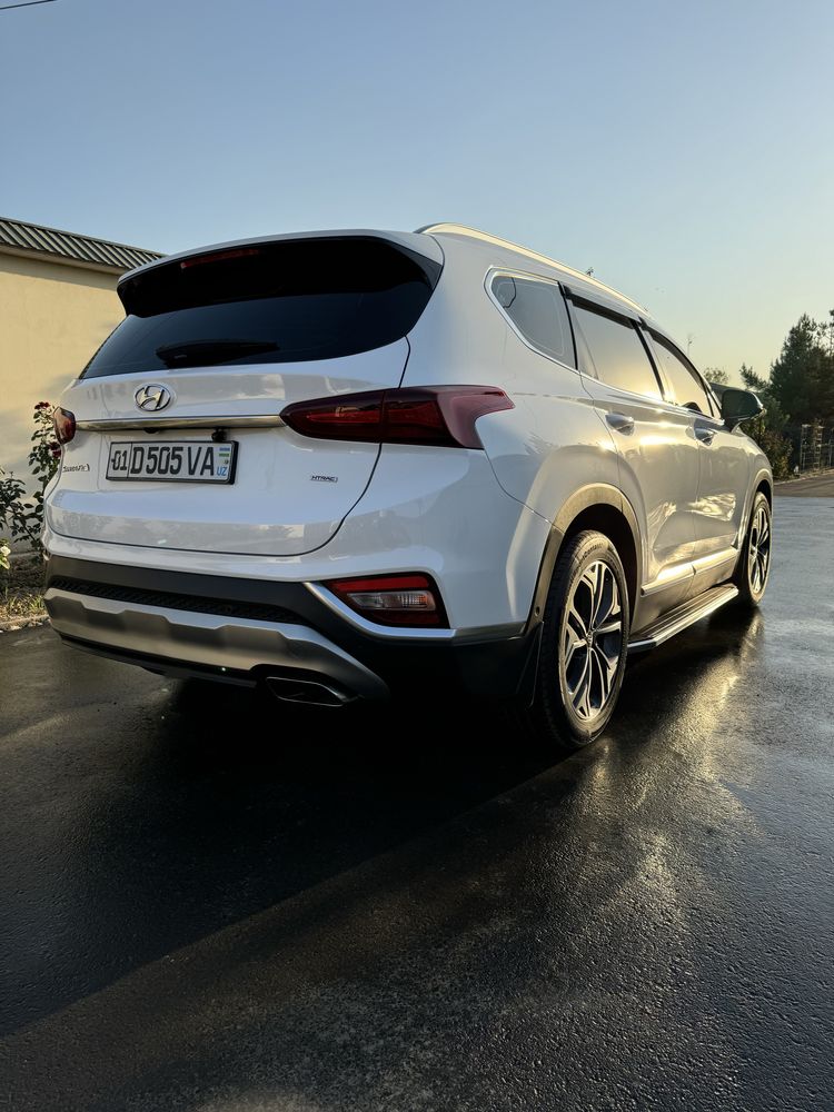 Продам свою Hyudai Santa FE 2.4 AT 4WD Premier 7 мест