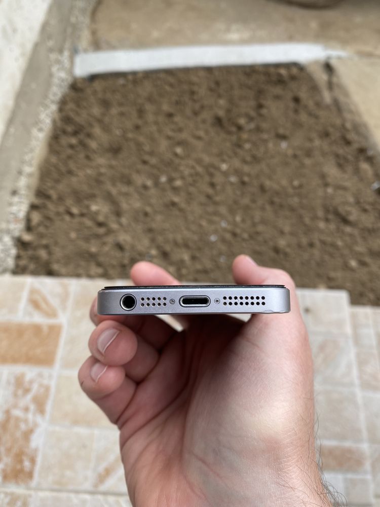 Продавам iphone se 32GB