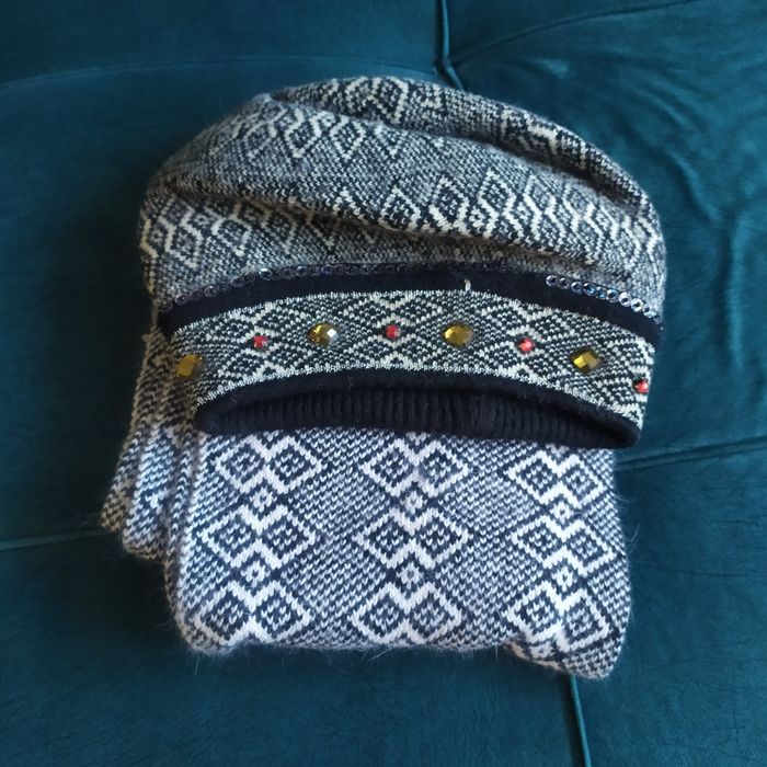 Продам шапку с шарфом зимний