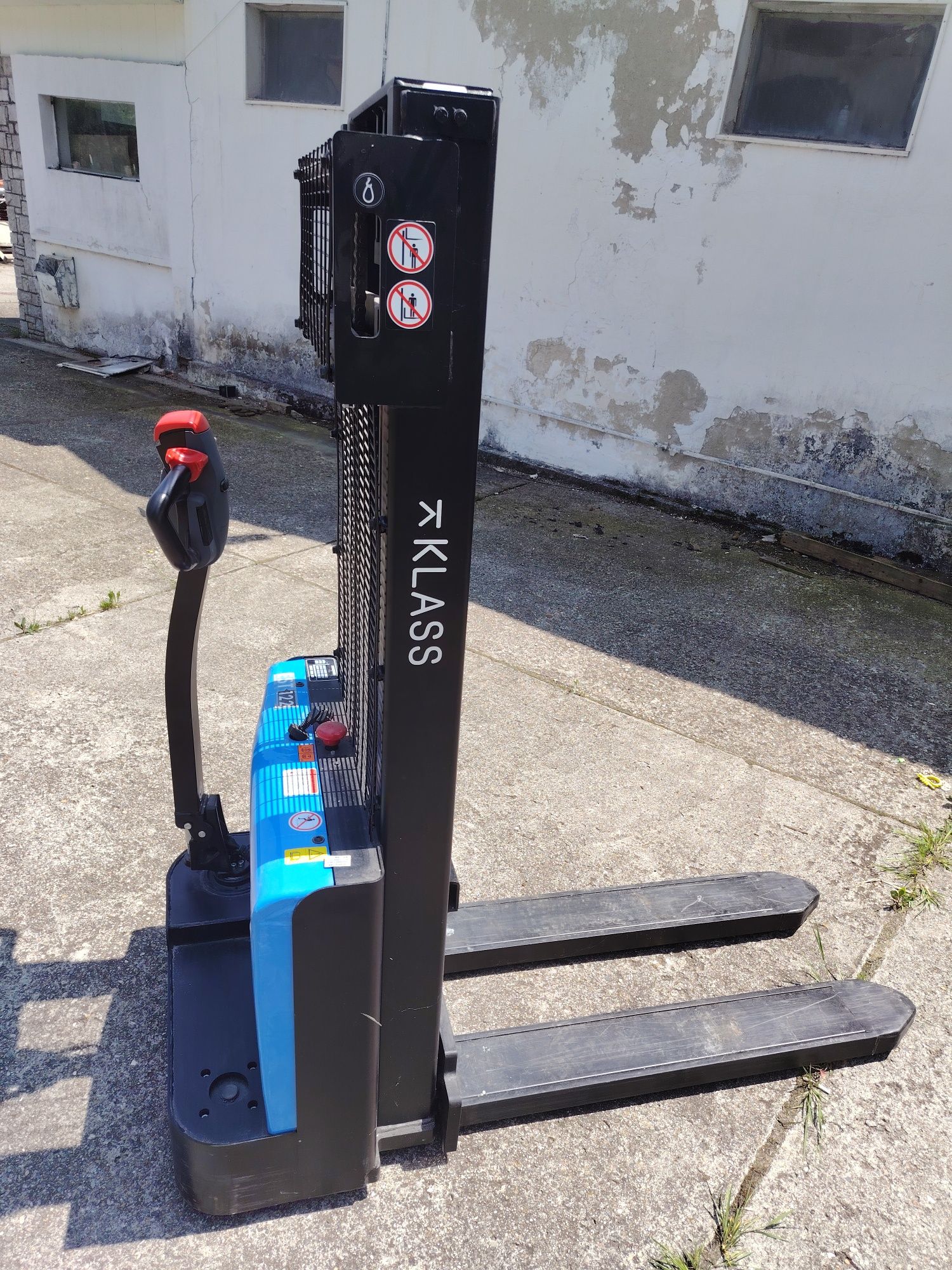 Traspalet Electric EST1225 – Stare f buna
 Stivuito