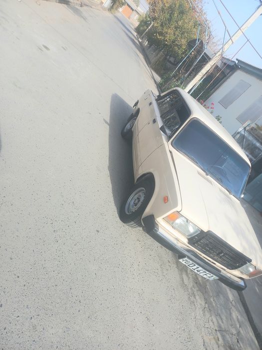 Vaz 2107 sotiladi