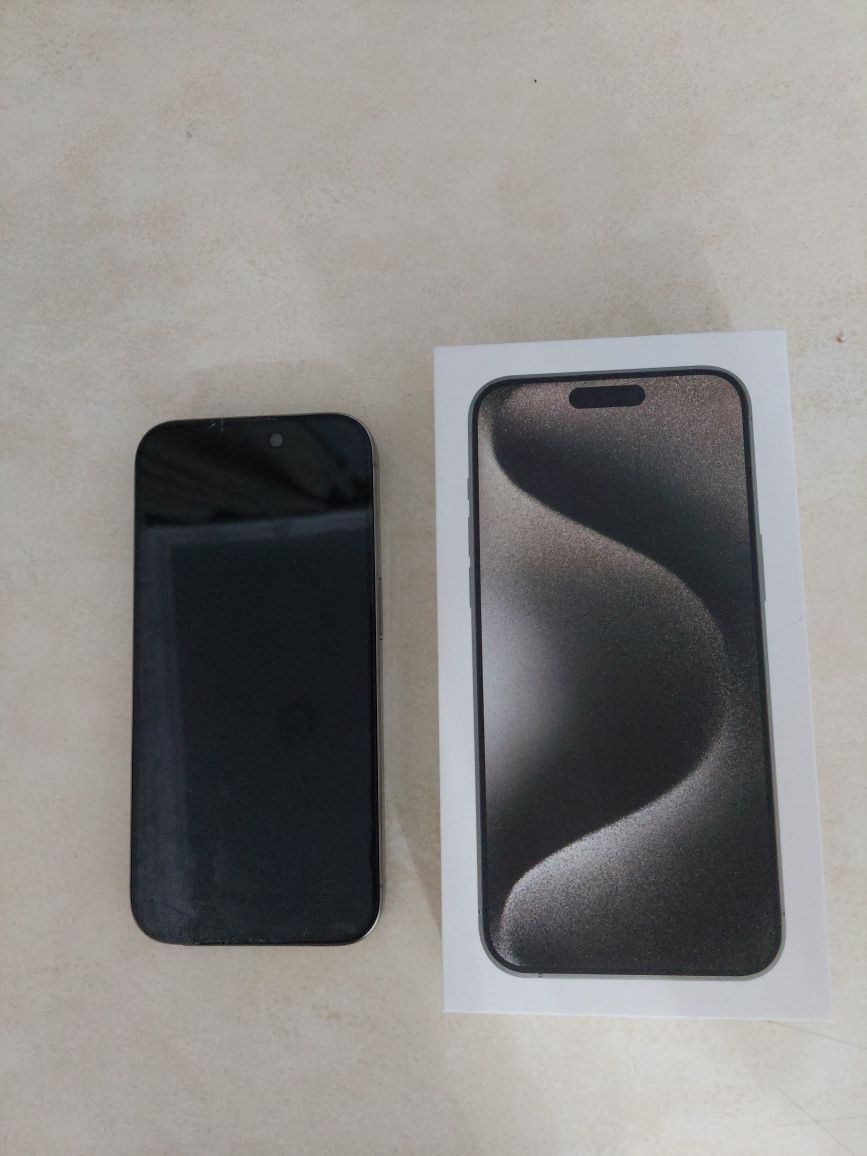 iPhone 15 pro разбитый экран