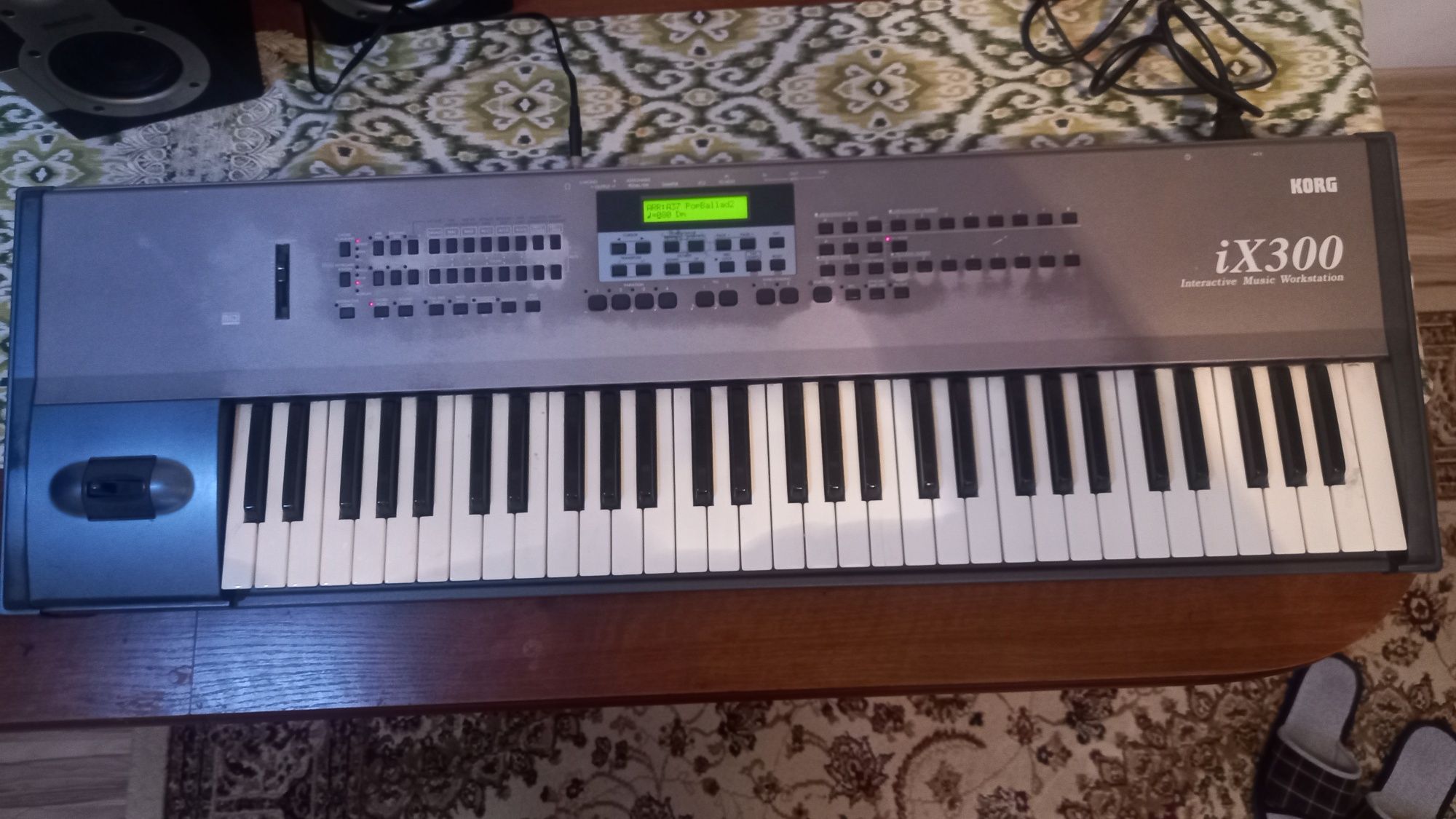 Синтезатор KORG  iX300