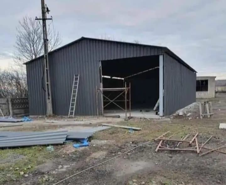 Vând hală metalică 10 m cu 20 m cu 4 m cu montaj  cu plata la
