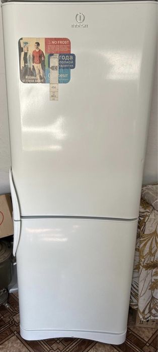 Холодильник «Indesit»
