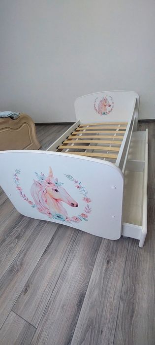 Pat copii în condiții bune de 80×145.