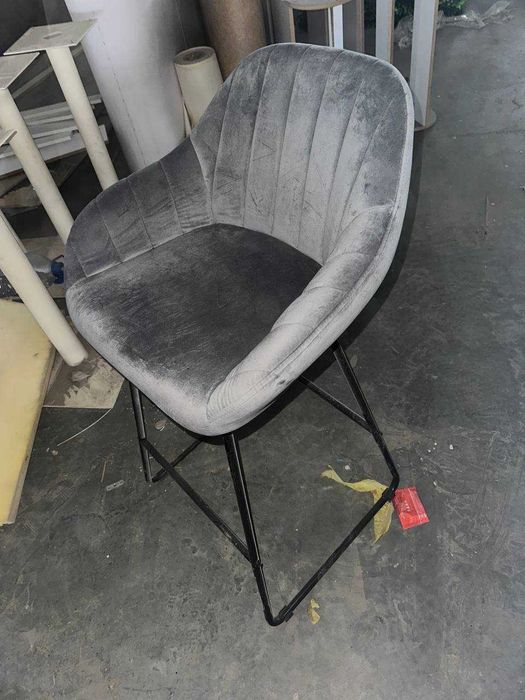 Барные стулья серого цвета