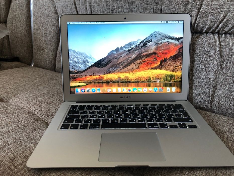 MacBook Air 13" . 2017 года.