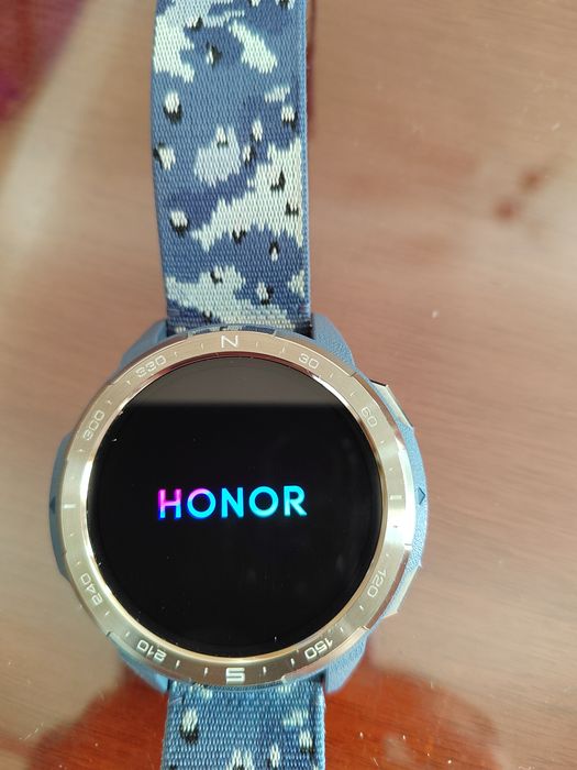 Продавам часовник Honor gs pro