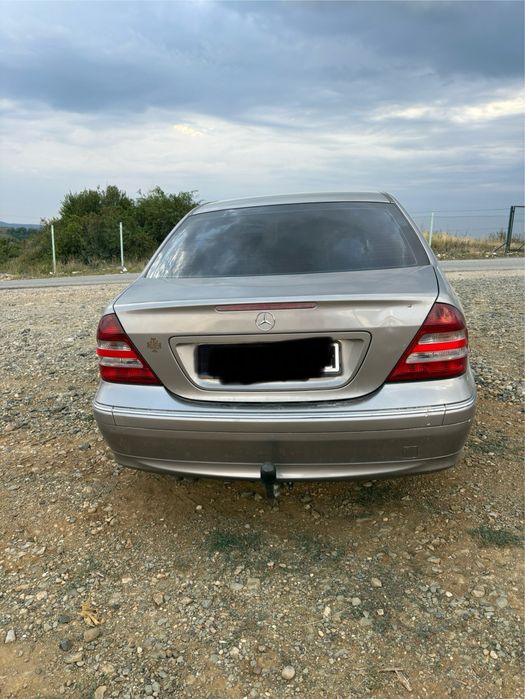 Vand Mercedes C220