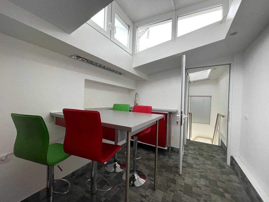 Proprietar SAD Dumbravita 184 mp,10 locuri parcare inclus,950 eur/luna