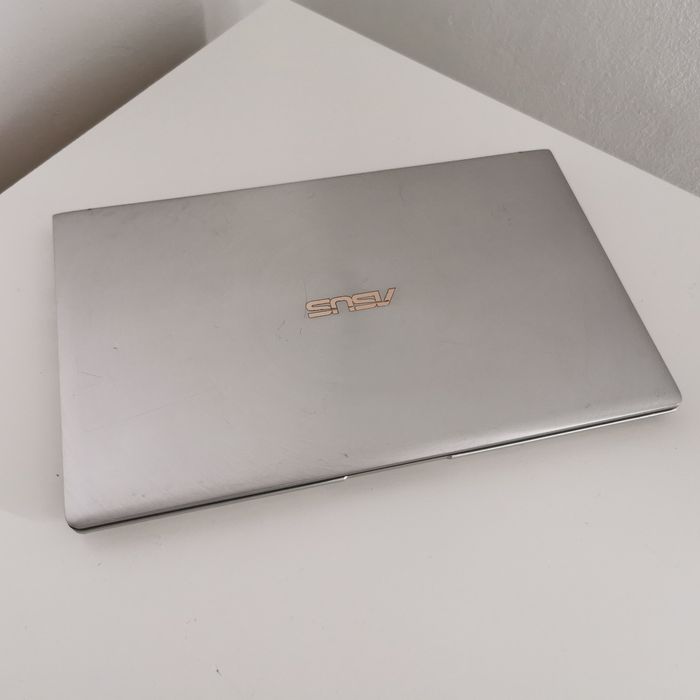Laptop Asus Zenbook UX333F defect