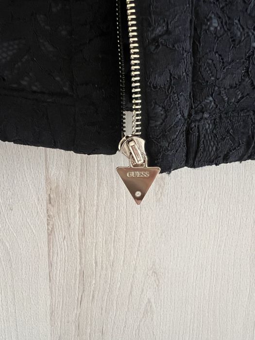 Черно дантелено яке Guess