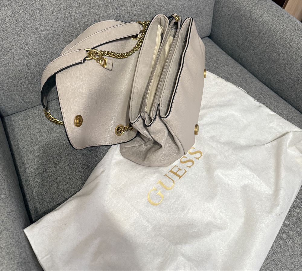 Оригинална чанта Guess