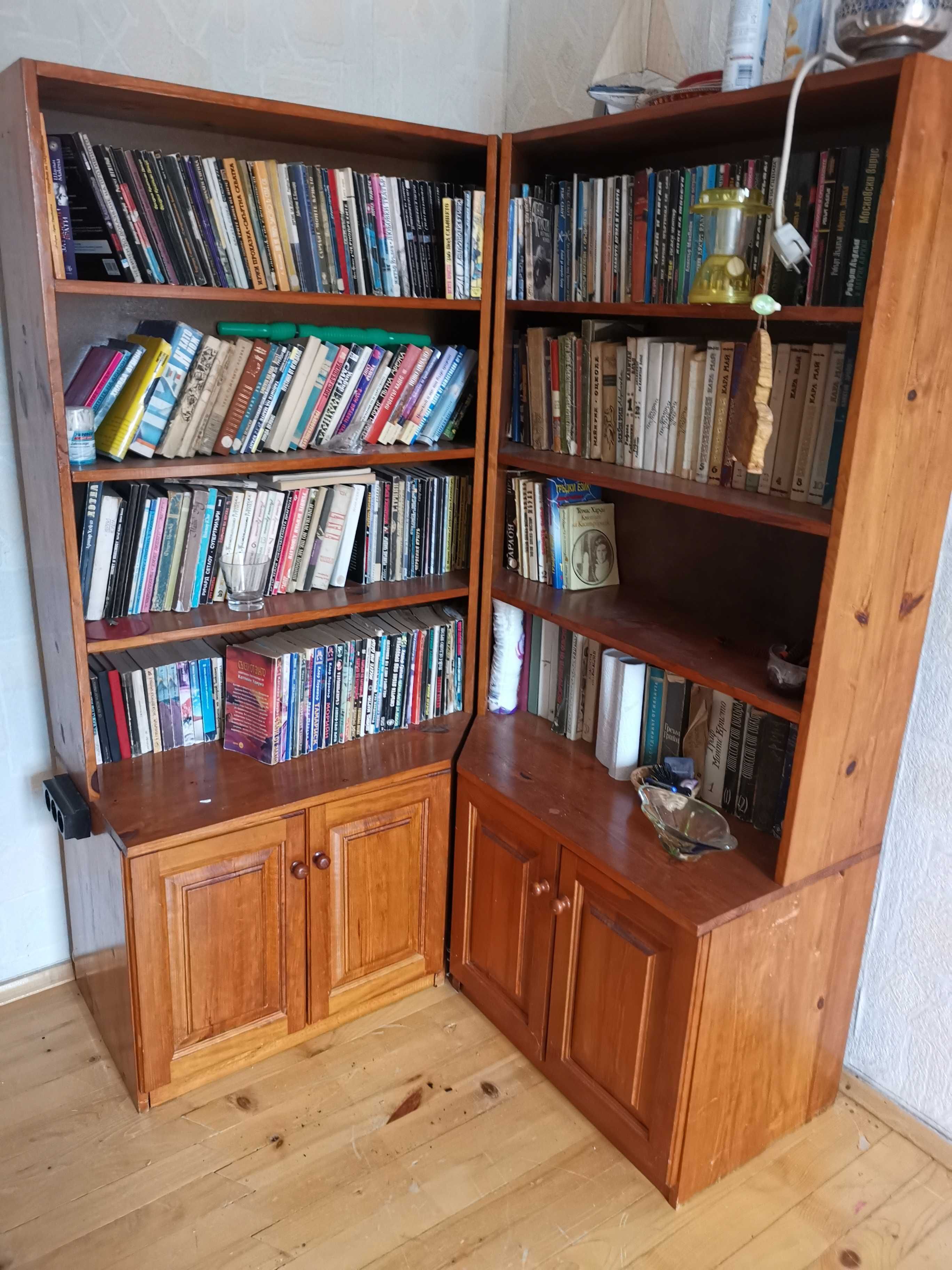 Дървени етажерки за книги