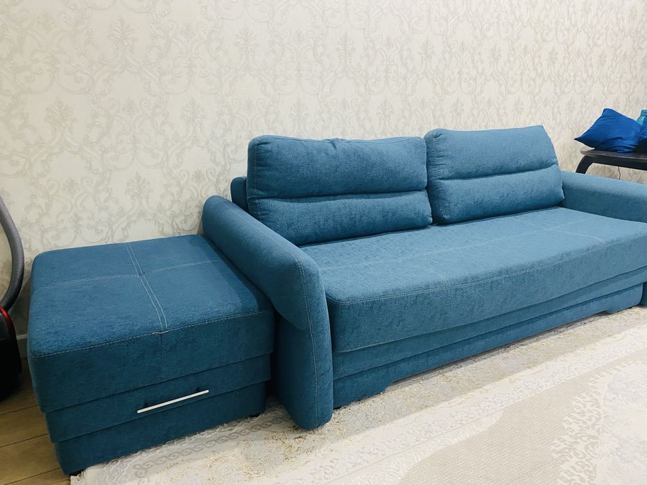 Продам диван с пуфиком