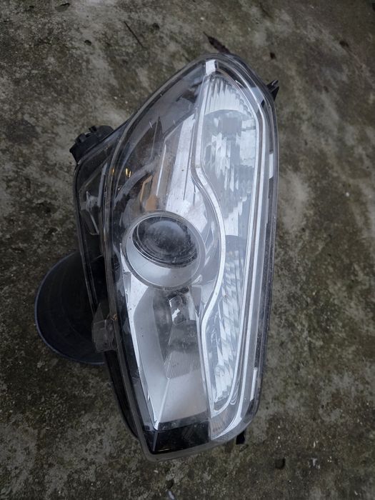 Десен фар nissan Qashqai 2011г.