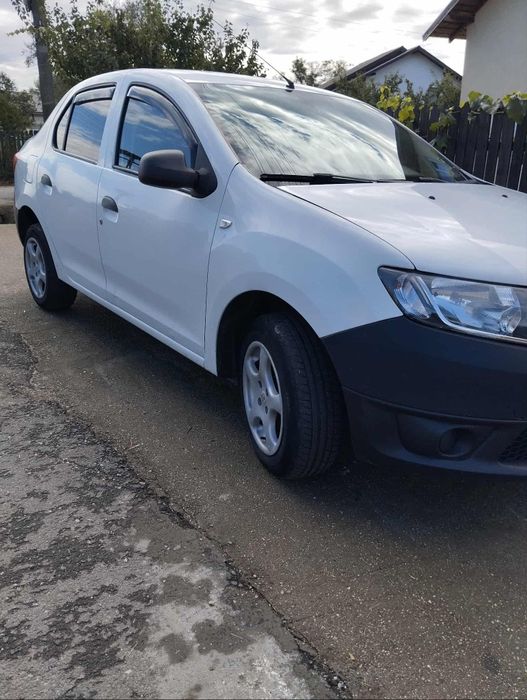 Vând Dacia logan