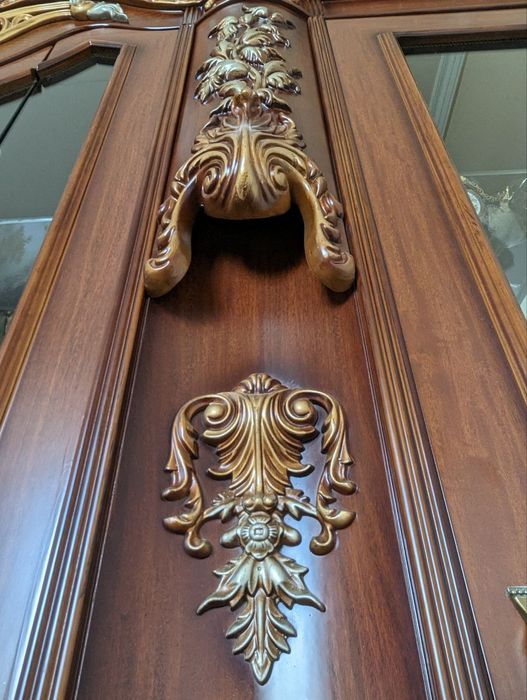 Stenka mebel. Holati yangi. Kam ishlatilingan. Asl toza mol.