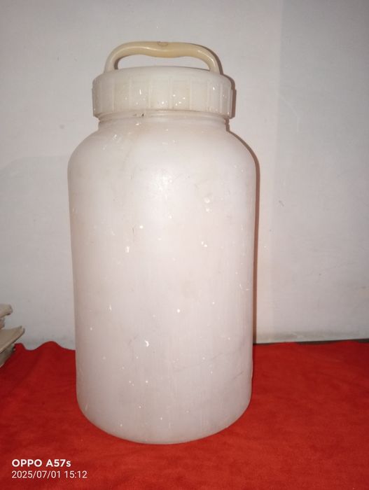 Продам бетон 10 л пластик