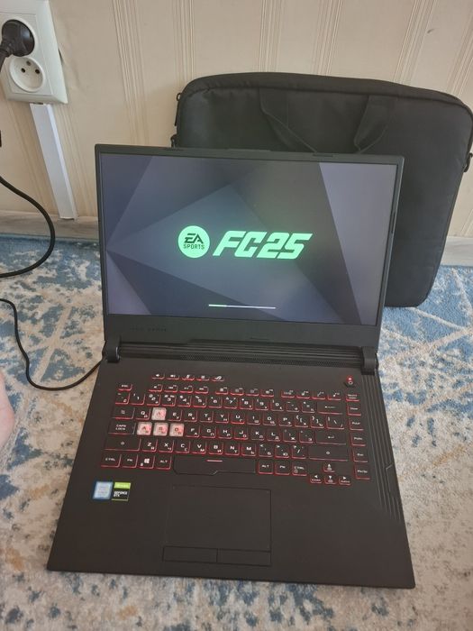 Продам игровой ноутбук Асус fog strix в отличном состояний