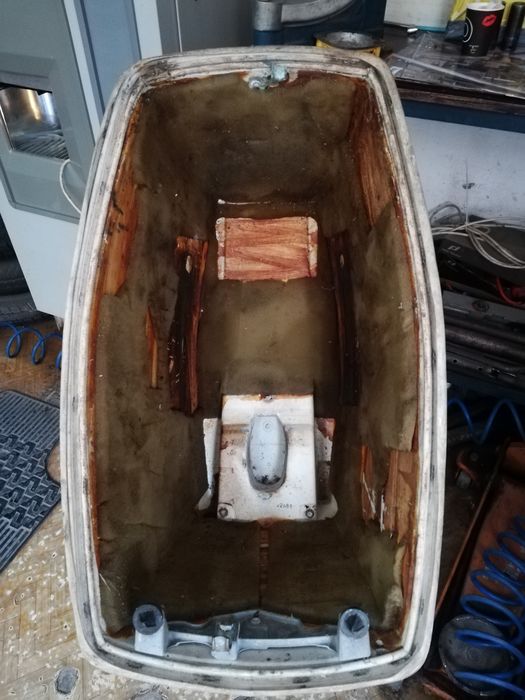 Капак за извънбордов мотор карборатор бобини.