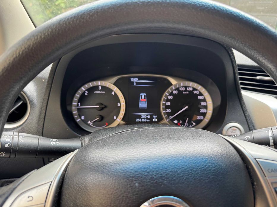 Vand autoutilitara Nissan Navara NP300