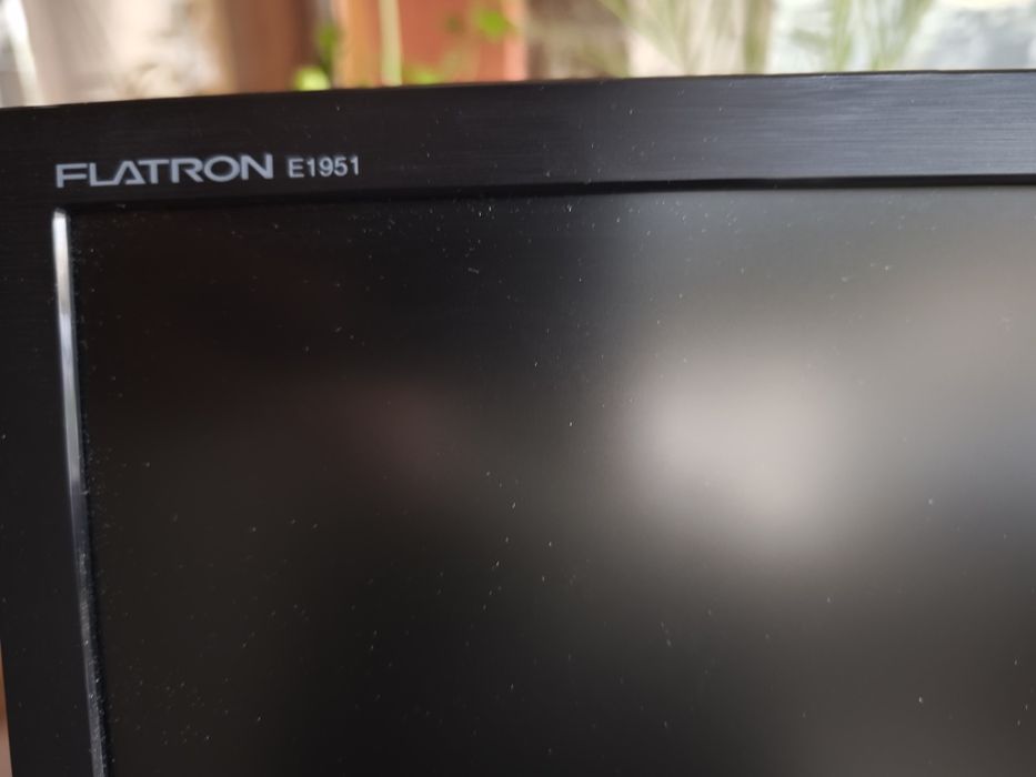 Монитор LG FLATRON E1951
