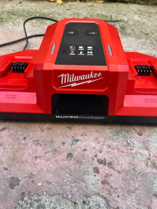 Încărcător superrapid Milwaukee M18 DBSC 2024
