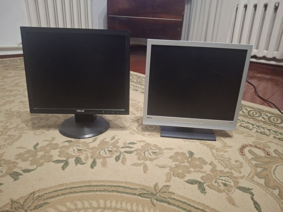 Пролам срочно 2 монитора абсолютно рабочие