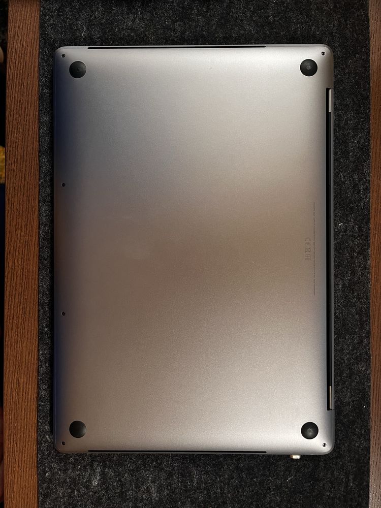 Macbook pro 16 i9 2.4 Ghz- 32GB - 512 SSD