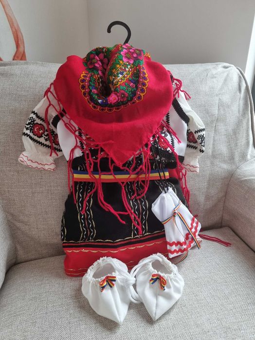 Costum național bebelusi
