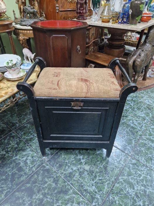 Чудесна антикварна английска дървена табуретка стол за пиано