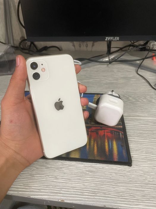 Iphoni.   11       .