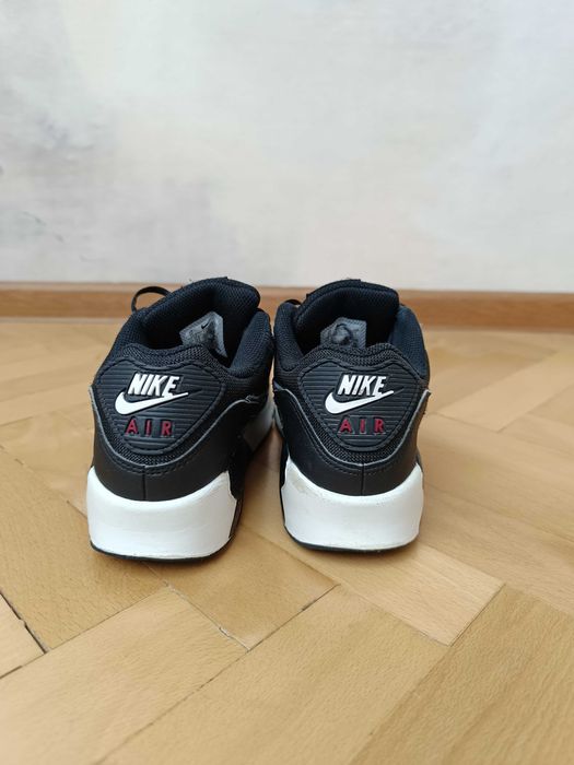 Маратонки Nike 37.5
