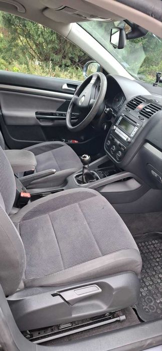 Продавам лек автомобил