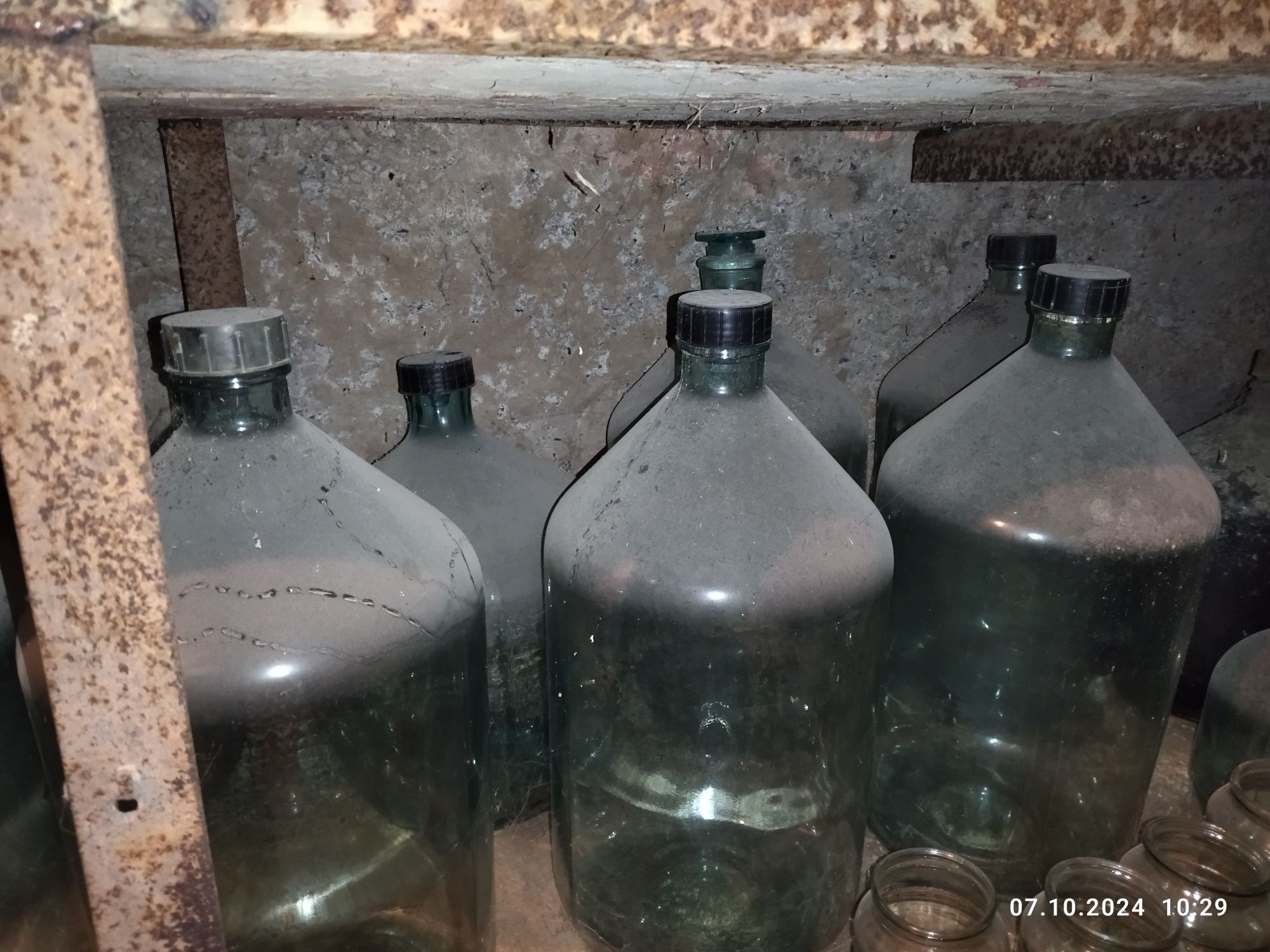 Продам бутыли 20л.