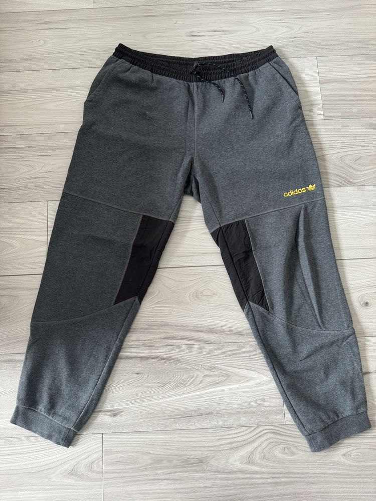 Pantaloni Adidas barbati XL