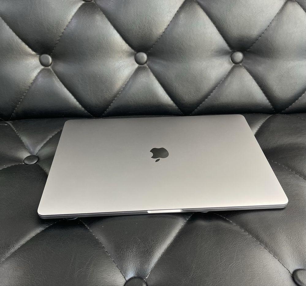 Apple MacBook Pro 2017 года в хорошем состояние
