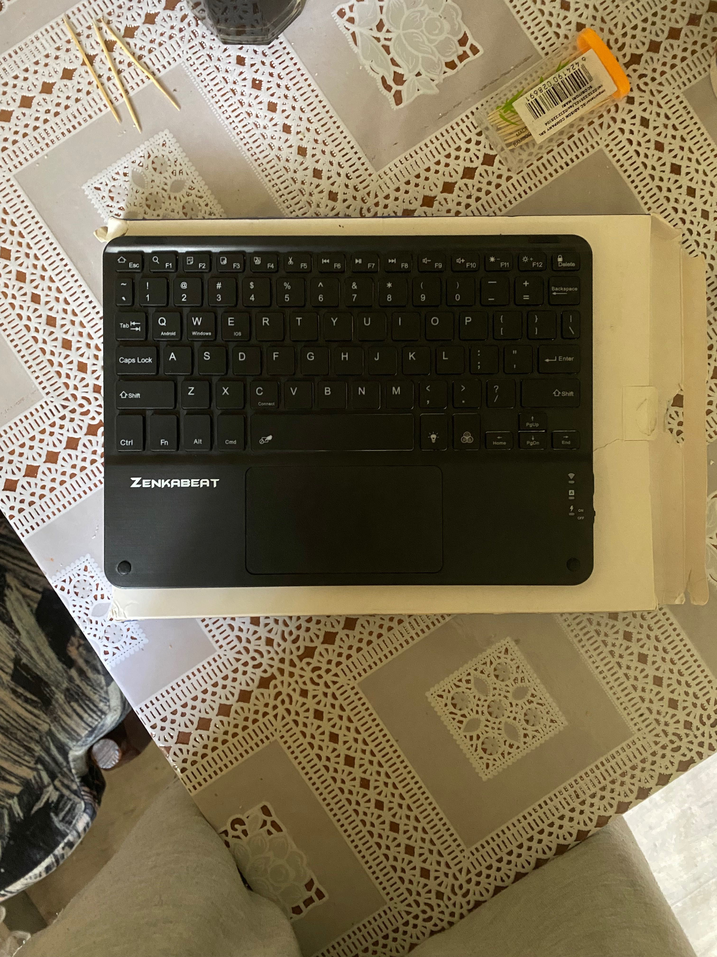 Tastatura Wireless pentru iPad ZenkaBeat