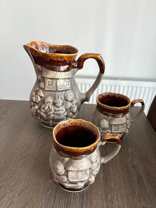 Set ulcior mare si 2 cani din lut, cu model pe ambele parti