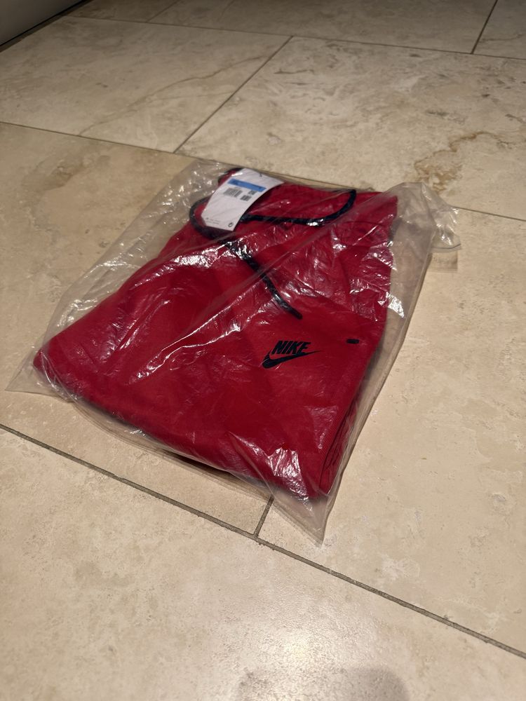 Pantaloni Scurti Nike Tech / 2025