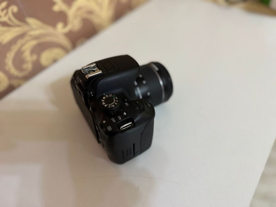 Фотоаппарат Canon 700d