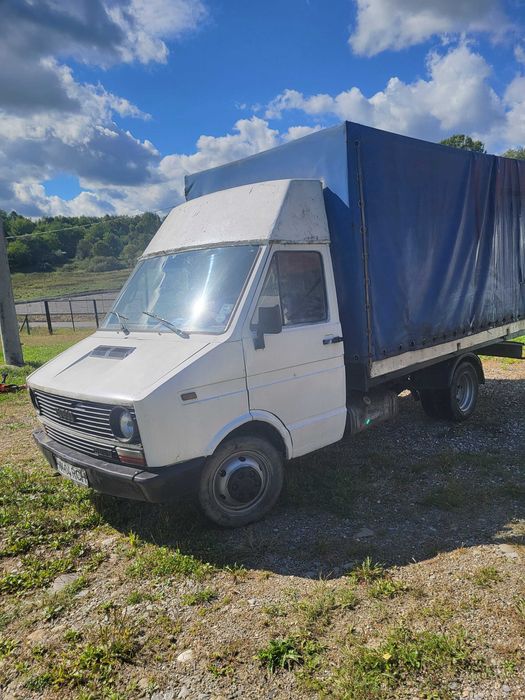Camioneta Iveco, motor 2,5 turbo